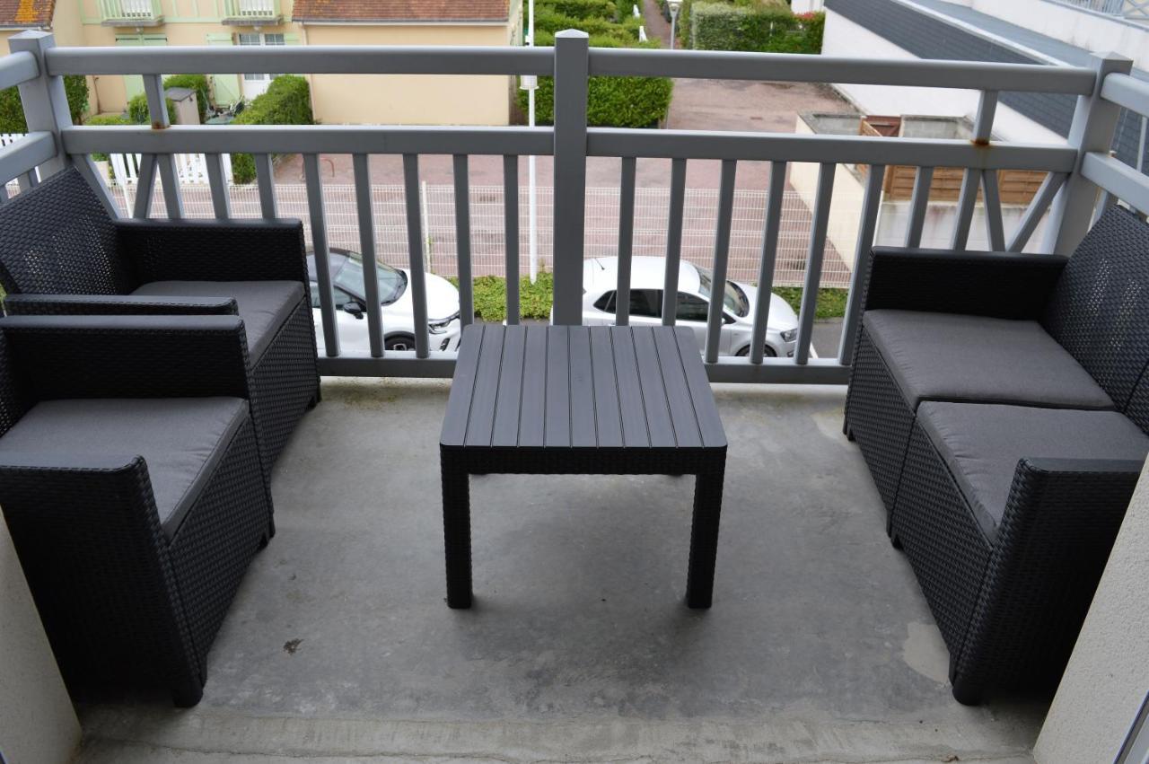 Appartement Spacieux Avec Balcon - A 50M De La Plage Courseulles-sur-Mer Exteriör bild